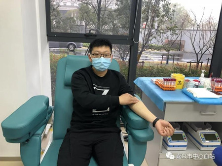 鐘月強(qiáng)獻(xiàn)血1_副本.jpg 鐘月強(qiáng)獻(xiàn)血1_副本.jpg