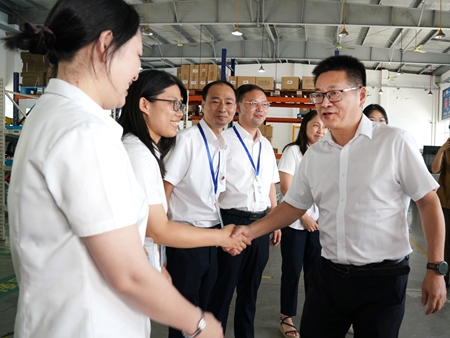 【20240906】集團領導慰問交通學校教師,何宇健(右一)(李阿梅攝).jpg 【20240906】集團領導慰問交通學校教師,何宇健(右一)(李阿梅攝).jpg